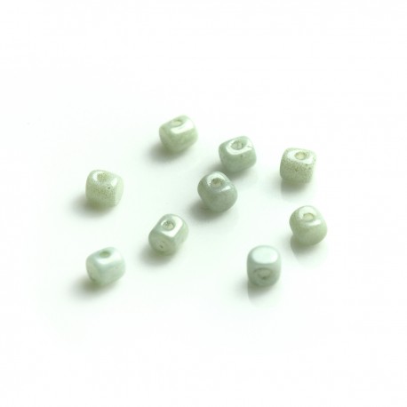 Minos® par Puca® 2,5x3 mm Opaque Light Green Ceramic Look - 5 g